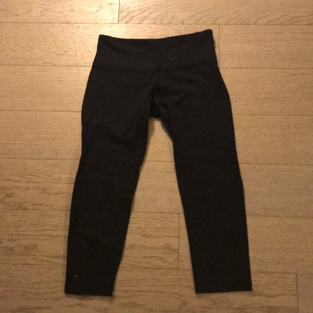 Lululemon Black 3/4 leggings size 4